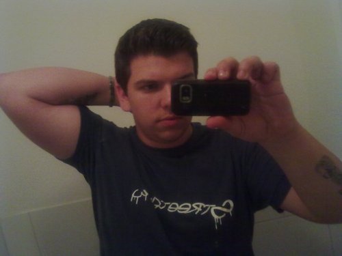 Streetflow45's profile picture. Streetflow ist ein 19 jähriger Rapper aus dem Ruhrpott genauer gesagt aus Essen. Viel Talent also gibt´s euch Böös!