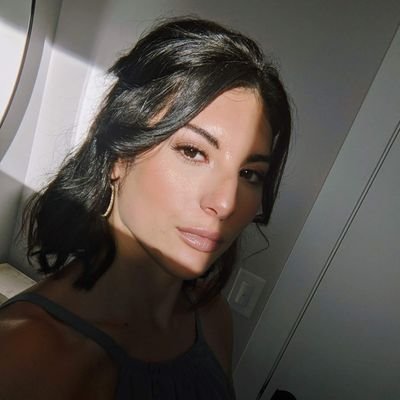 notshaynerz's profile picture. Who is she?