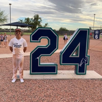 EHS 2024 | OC Premier | CF/ RHP/ LHB | 17 years old | 3.9 GPA | 5’10 180lbs |