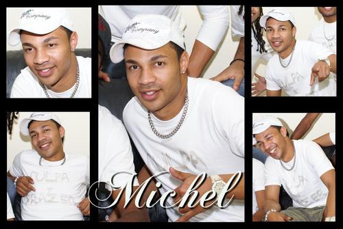 eu michelrodrigues levo minha vida vivendo um dia por vez. pra mim um dia sem sorriso e um dia perdido!!!!!