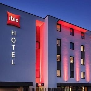 Hi. My name is Sibi. IBIS hotels are a purrfectly fun place to stay and I hope you will share in my journey as I check out new locations with my owner.