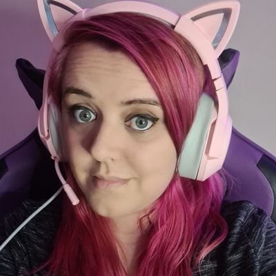 Small (5ft1) streamer! Mediocre game play, sarcasm and terrible jokes.