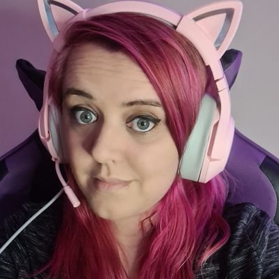 Small (5ft1) streamer!  Mediocre game play, sarcasm and terrible jokes.