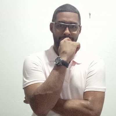 Valor es lo que se necesita para levantarse y hablar, pero también es lo que se requiere para sentarse y escuchar