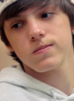 Skycraper_'s profile picture. Nada que valha a pena de ser escrito aqui, e agora ;P