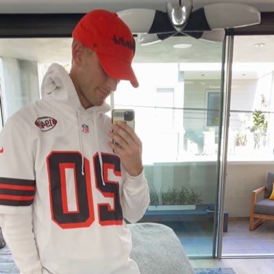 graysonsarge's profile picture. I like sports