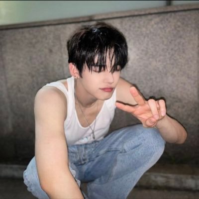 #연준 let’s share that pain together. if it’s shared, it’ll hurt a little less | multi. ult @TXT_members @official_izone