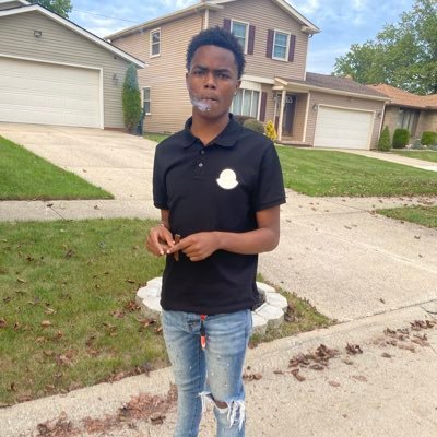 thvmasss's profile picture. $$$$$$ ain’t the type to play the bench👌🏾