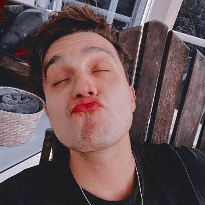 • O Gurizinho nem imaginava o gigante q se tornaria. Hoje, atende por Luan Santana ღ
• Eu tô aí mesmo sem estar, e ainda vou te abraçar, escreve aí 😭🙏🏻❤️