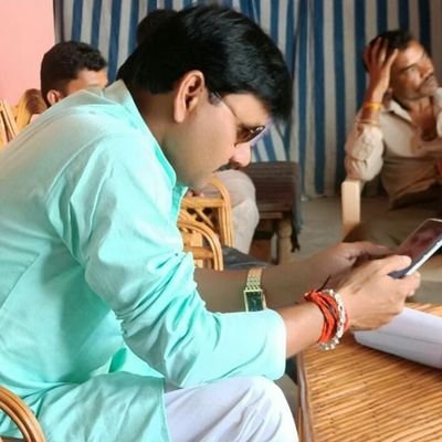balbhadrarai81's profile picture. किसी का दर्द मिल सके तो ले उधार
किसी की मुस्कुराहटों पर हो निसार
किसी के वास्ते हो तेरे दिल में प्यार
जीना इसी का नाम है