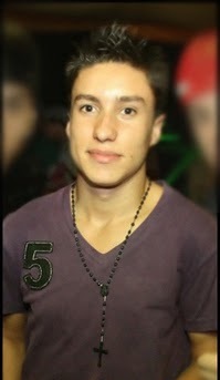 http://t.co/inUK2xxE9M

Gaúcho, Colorado , Estudante de Engenharia da Produção e Musico .
