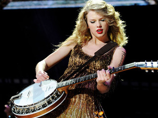 I'm not Taylor Swift, but she's a great musician and I love her!
Follow me so we can tweet about Taylor-ish things..
Peace