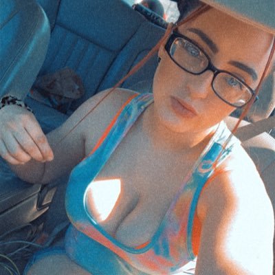 ask me about my Snapchat premium👻‼️25 years young 🤙🏼🤙🏼GAMERguurl🎮 Thick&Juicy Busty&Proud positive vibes only 💯 Freaky😈 bratty submissive 😈