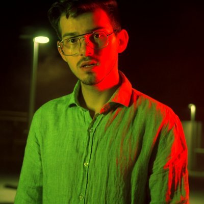 Vapormonk3y's profile picture. Amo gli anni '80, i synth, la chitarra e l'ukulele