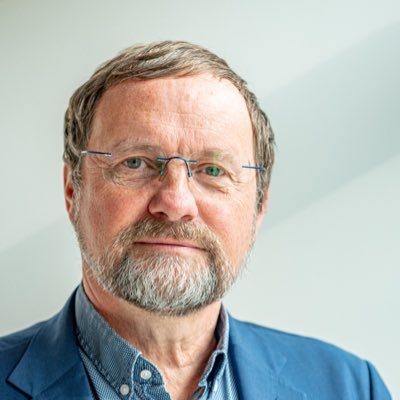 Vice-fractievoorzitter Zoetermeerse VVD. plv voorzitter raad, voorzitter Presidium, voorzitter Auditcommissie. voorzitter landelijk actiecomité Raden in Verzet.