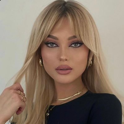 لاحتاج أن أبعثر ما بداخلي كي أُفهم .. لا أكترث للماضي او المستقبل او اين كان .