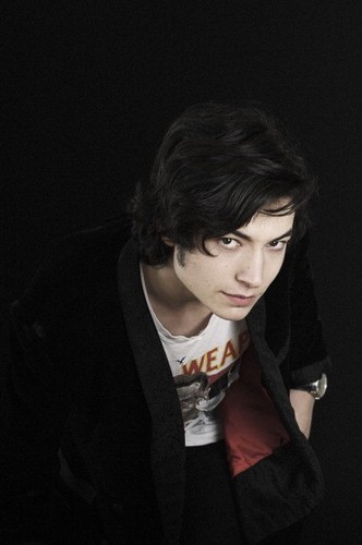 This twitter is for the fansite Ezra Miller Online. We are NOT Ezra and have no contact with him, this is simply to get news and updates concerning the site.