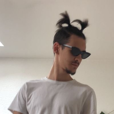 luxxxeuns's profile picture. je roule ma bosse