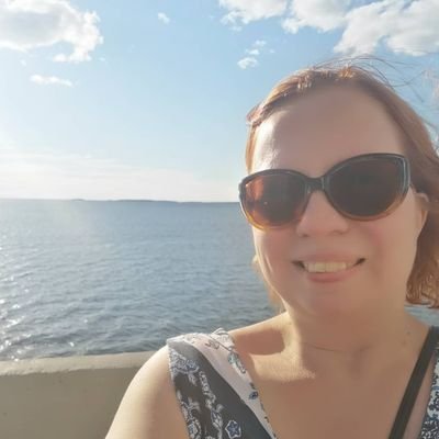 Väittelee vain asioista, jotka osaa mielestään perustella. Enemmän huumoria, vähemmän valitusta. Palkanlaskennan ja HR:n ammattilainen +20-vuotta.