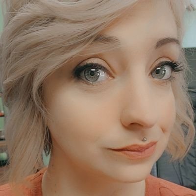 hollyfulton's profile picture. 