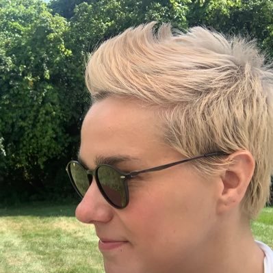 JuliasaysIKNOW's profile picture. 