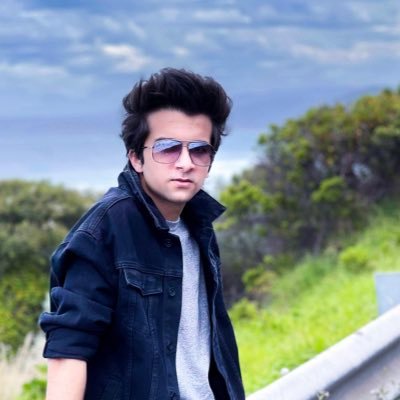 Guitarist | Pianist | Photographer 👻: kapoor_rakshit Caffeine dependent life-form