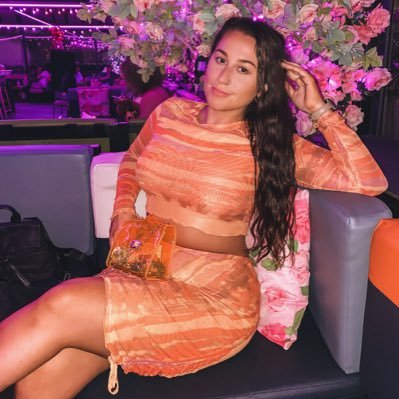 |♉️ | thick thighs | thin patience | 💀 CT Tech | ENFJ-T | 🌎 traveler |