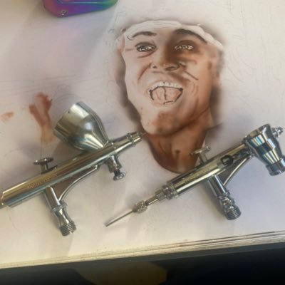 Kustom spraying Airbrushing , 2 stroke scootering Lambretta scooter boy!