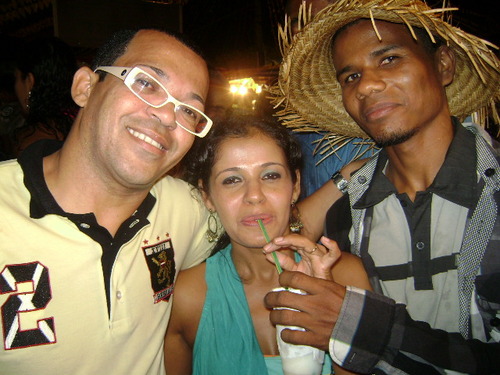 sou Marcelo ribeiro tenho dois filhos e sou casada com uma esposa,maravilhosa o nome dela é paula sou eletricista e gosto muito do que eu faço, Deus seja louva