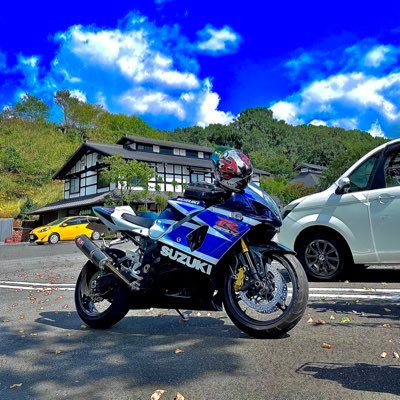 バイク用のTwitter始めます!! バイクは、スズキのGSX-R1000です!!ツーリングは最近あまり行けてないけど行った時はツイートします!! バイク乗りはよろしくお願いします!!