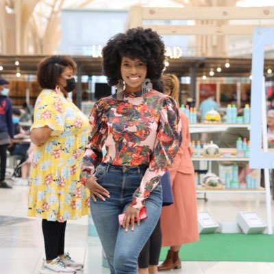 Miss_Davids's profile picture. Marketer, hair content creator, lover of life