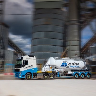 Longfloor is a dry powder bulk binder for the manufacture of a cement based liquid screed. Manufactured in Derbyshire by Longcliffe Quarries Limited.