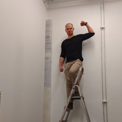 LMichalak3's profile picture. Semi-professional scientist impersonator.