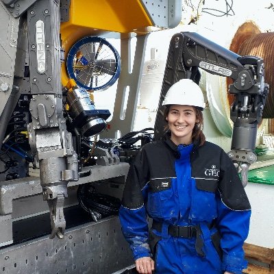 PhD Candidate / Swiss Marine Geologist!
Interested in seafloor exploration techniques, hydrothermal vents, submarine volcanism, underwater acoustics