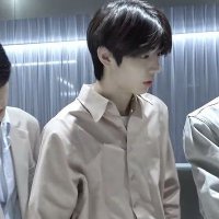 val π (@angryhoon) 's Twitter Profile