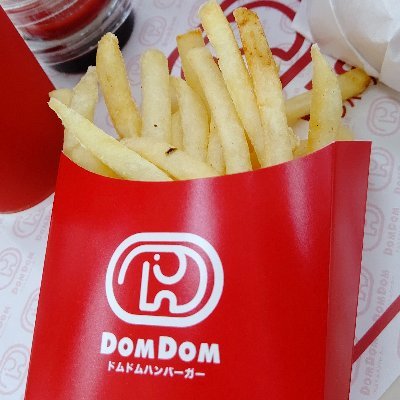 ギリ平成生まれの関西人。
ギリ昭和生まれの旦那との間に令和生まれの1児。
好き💕→旅・温泉・おいしい食べ物・車での放浪・音楽聞くこと(藤井風くん🍃・スピッツなど)。
名前はemperor(皇帝)ではなく、イカの耳です。