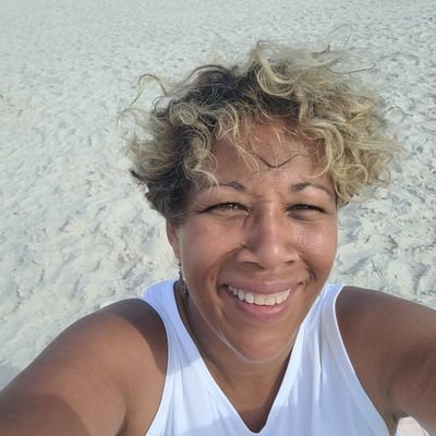 Married mother of 3. BlueWave 🌊🌊 #BlacklivesMatter#ClimateEmergency Supportprogressives#TheResistance Lockhimup#99%#BoycotNRA #incomeinequality