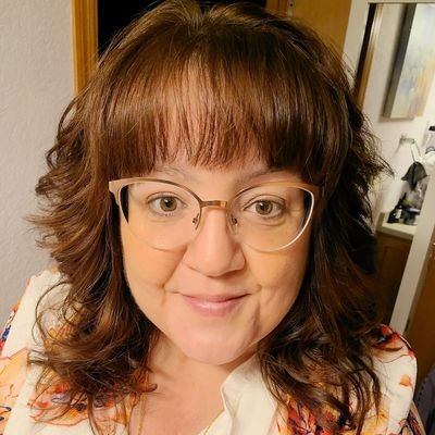 Mom 👩👦, Book worm 📚, Technology nerd 💻, Music lover 🎶, Photography enthusiast 📸, Brewers ⚾️ & Packers 🏈 fangirl.