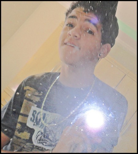 Sobrinho do @Njr92 /// Eu ri, bebi, cresci, evolui, me iludi, me fudi, mas não morri. Eu beijei, sonhei, errei, me decepcionei, apaixonei, mudei, enfim eu vivi.