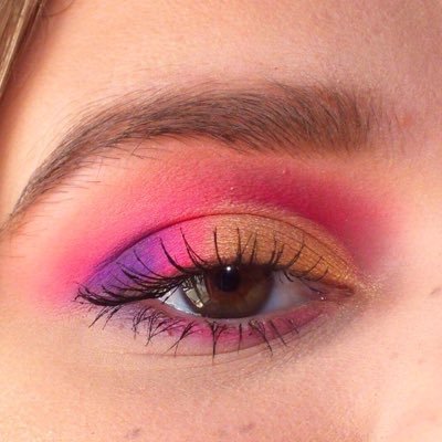Beauty blogger | Active on my main acc- @rosesandmakeup | For business/PR please contact- makeupandcosmetics@yahoo.com ✨