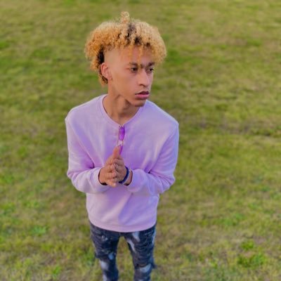 movin different, seeing colors👣🦋. Juicercru 🖤💔