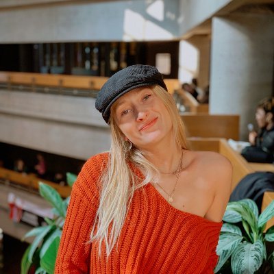 alexe_gr1712's profile picture. 