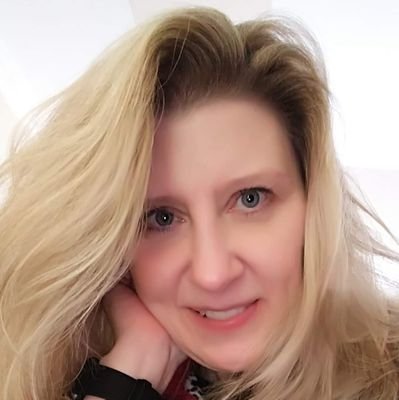 Mother, wife, and grandmother, RN, former Philly suburbanite who loves living in the South, Phillies fan, Conservative, and enjoys classic Hollywood movies.