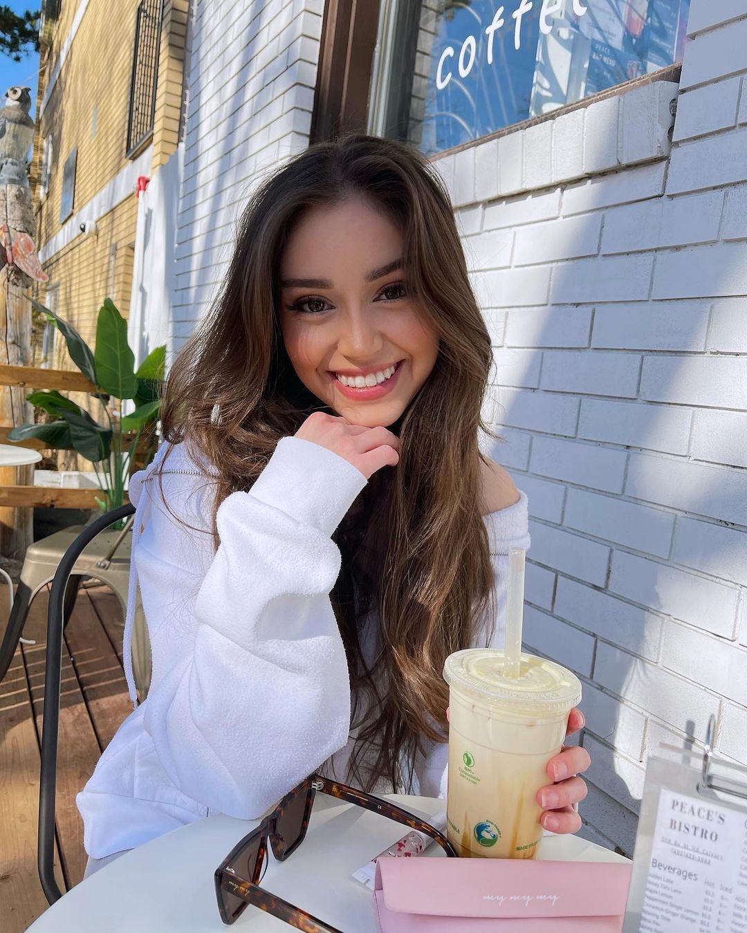 LivMilIer's profile picture. ❛❛ 𝑁𝑎̃𝑜 ℎ𝑎𝑣𝑒𝑟𝑎́ 𝑏𝑜𝑟𝑏𝑜𝑙𝑒𝑡𝑎𝑠 𝑠𝑒 𝑎 𝑣𝑖𝑑𝑎 𝑛𝑎̃𝑜 𝑝𝑎𝑠𝑠𝑎𝑟 𝑝𝑜𝑟 𝑙𝑜𝑛𝑔𝑎𝑠 𝑒 𝑠𝑖𝑙𝑒𝑛𝑐𝑖𝑜𝑠𝑎𝑠 𝑚𝑒𝑡𝑎𝑚𝑜𝑟𝑓𝑜𝑠𝑒𝑠. ❜❜ 🦋