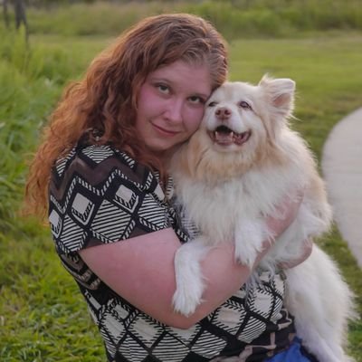 LaurenBlyskal's profile picture. Graphic designer 🎨 Photographer 📷  Rescue dog mama 🐶🐺