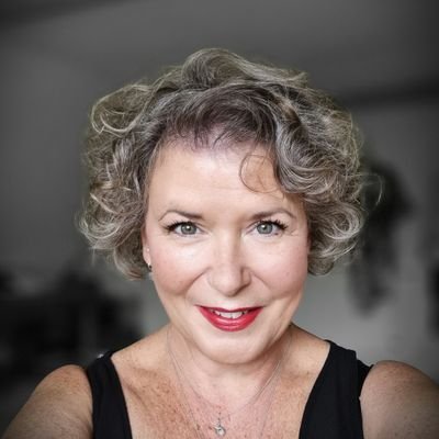Director at https://t.co/FnocQMCBGl - Service Desk Recruitment. Hypnotherapist.
Mum to adults, a wilful hound & a ginger kit. Slave to black coffee.