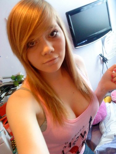 I am a simple girl who loves art music and games. Gamers - finding passion in life by blowing crap up!