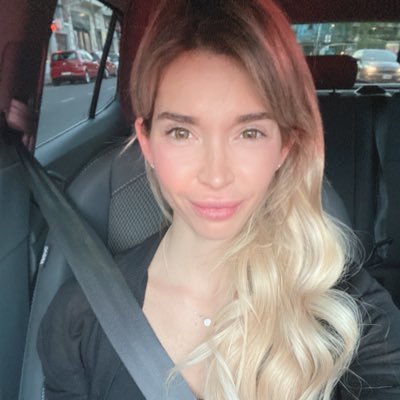 Emprendedora nata, fana de la tecnologia, innovadora, tenaz, mama de Vicky y Loli👩👧👧