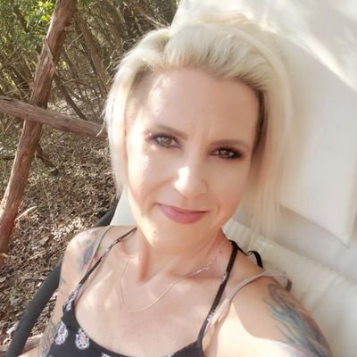 shellyhollon's profile picture. Keep calm and listen to Blue October and Queen! 👑