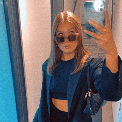 ainosofia_'s profile picture. i just wanna be hot and rich. 🥲🔥